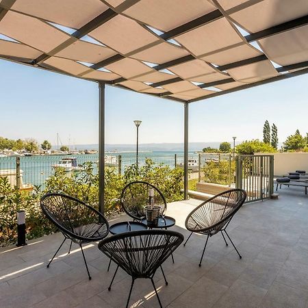 Luxury Apartment With Hot Tub Оміш Екстер'єр фото