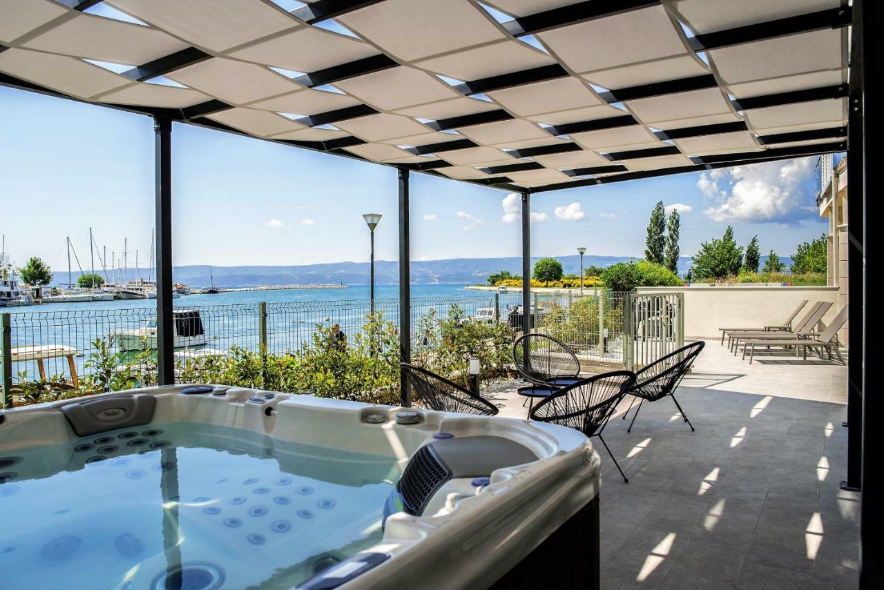 Luxury Apartment With Hot Tub Оміш Екстер'єр фото