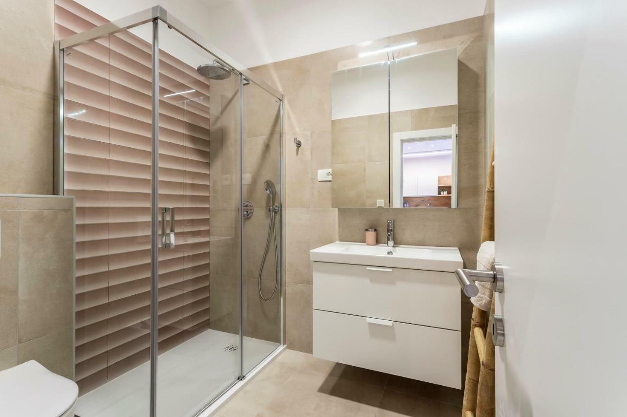Luxury Apartment With Hot Tub Оміш Екстер'єр фото