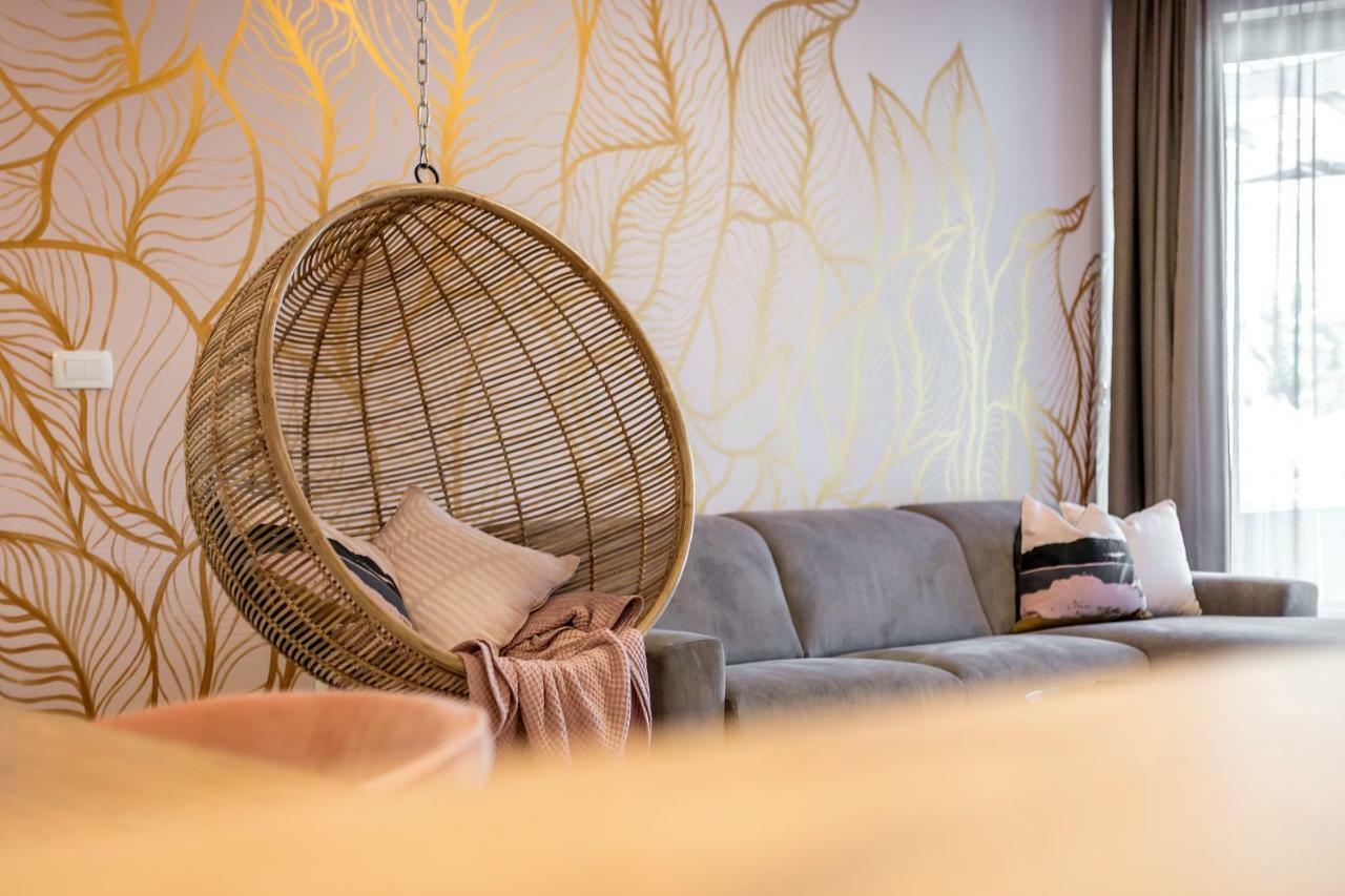 Luxury Apartment With Hot Tub Оміш Екстер'єр фото