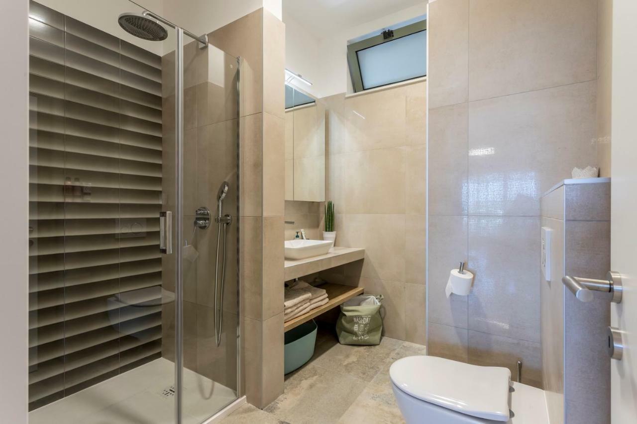 Luxury Apartment With Hot Tub Оміш Екстер'єр фото