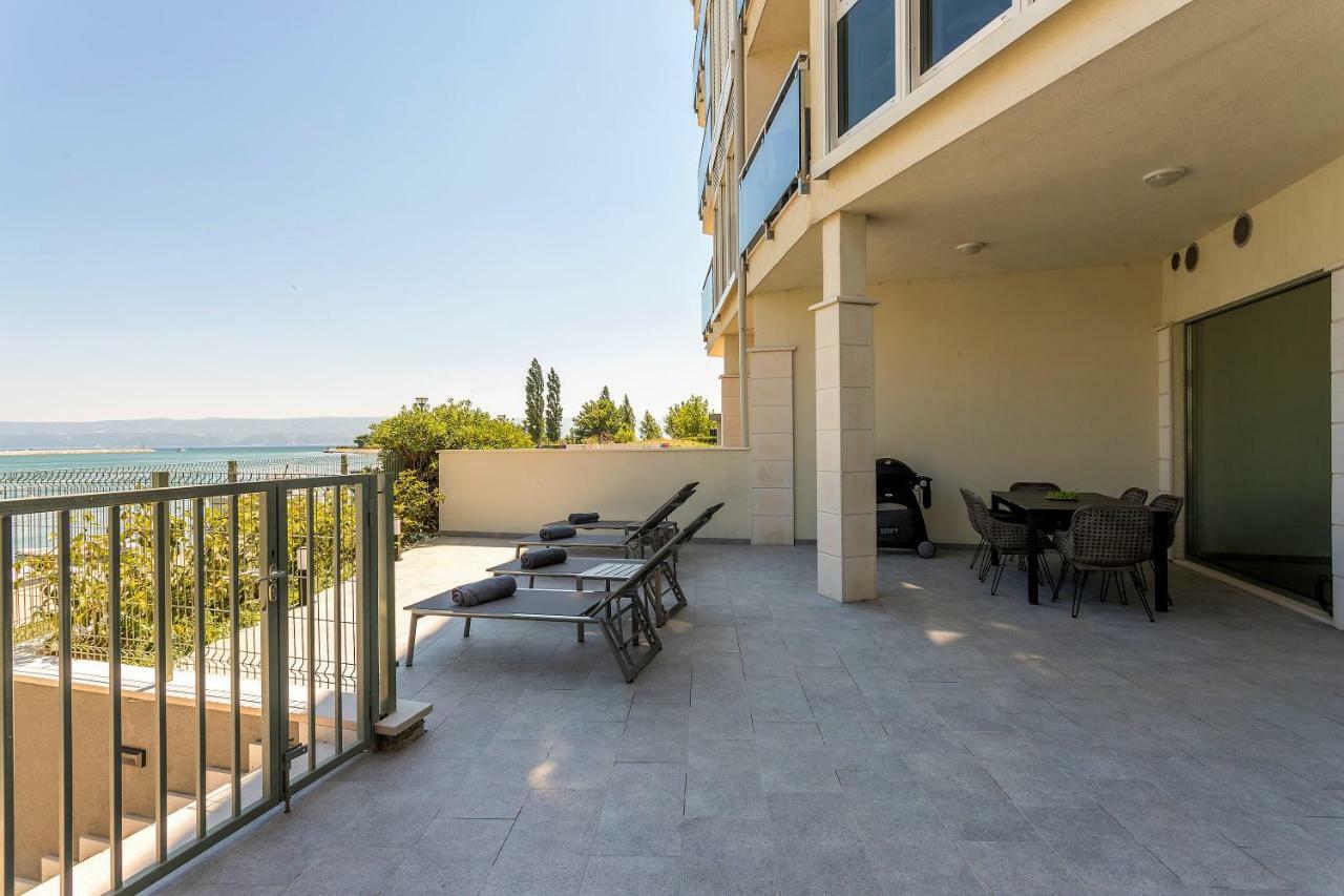 Luxury Apartment With Hot Tub Оміш Екстер'єр фото