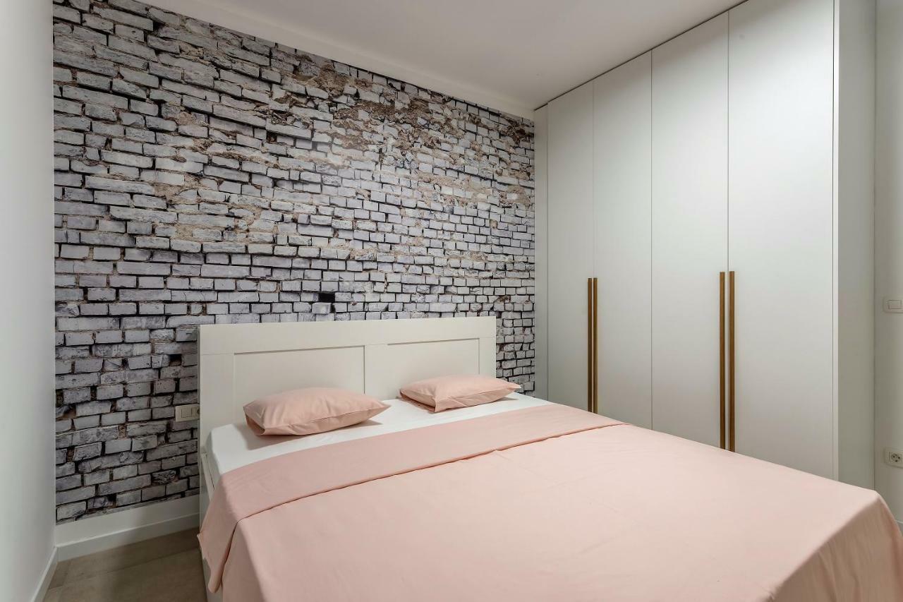 Luxury Apartment With Hot Tub Оміш Екстер'єр фото